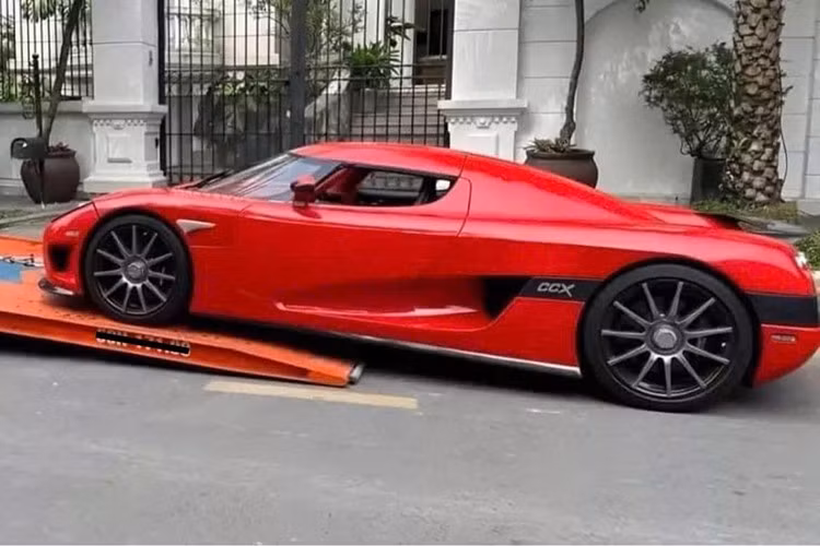 Trên toàn thế giới chỉ có đúng 30 chiếc siêu xe Koenigsegg CCX sản xuất, trong đó, có vài xe không may đã bị tai nạn nghiêm trọng, khiến kết cấu xe bị hỏng nặng nề, và nhiều khả năng khó có thể sửa chữa lại nguyên vẹn, nên độ hiếm của Koenigsegg CCX là không phải bàn cãi.