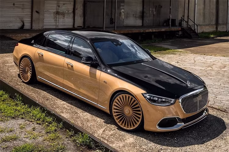 Mercedes-Maybach S680 Virgil Abloh Edition siêu sang vốn là phiên bản được phát triển nhằm tưởng nhớ cố Giám đốc sáng tạo Louis Vuitton, Virgil Abloh – người từng hợp tác với Mercedes-Benz để thiết kế một số mẫu xe concept mang phong cách thời trang và nghệ thuật.