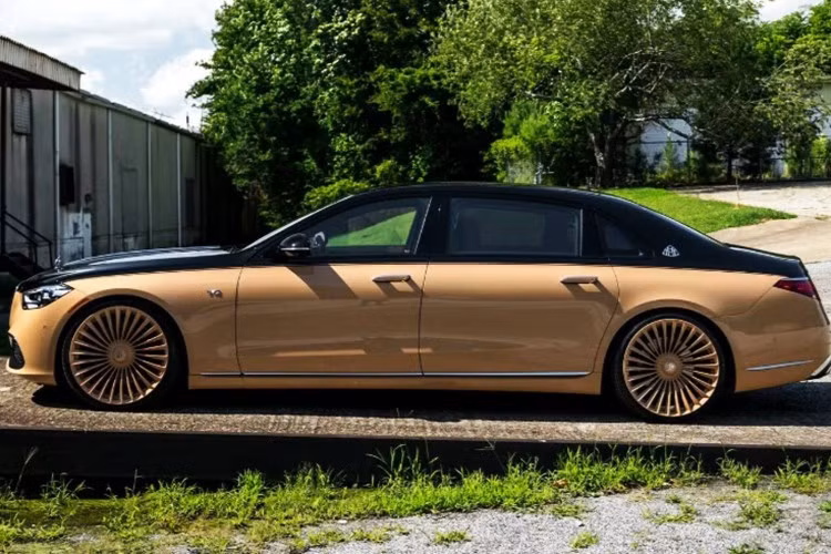 Mercedes-Maybach S 680 Virgil Abloh Edition vẫn sử dụng động cơ V12 dung tích 6.0L tích hợp công nghệ EQ Boost, công suất tối đa 612 mã lực và mô-men xoắn 900 Nm.