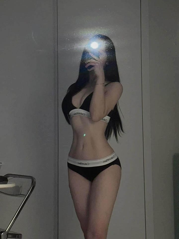 Sau khi những hình ảnh tập luyện và những tư thế Pilates đẹp mắt nhưng cũng gợi cảm của Jo Mun-gyeong được lan truyền rộng rãi, sự quan tâm của công chúng đã bùng nổ. Người hâm mộ và những người nghiêm túc muốn thay đổi vóc dáng đã không ngừng bày tỏ mong muốn được trở thành học viên của cô.