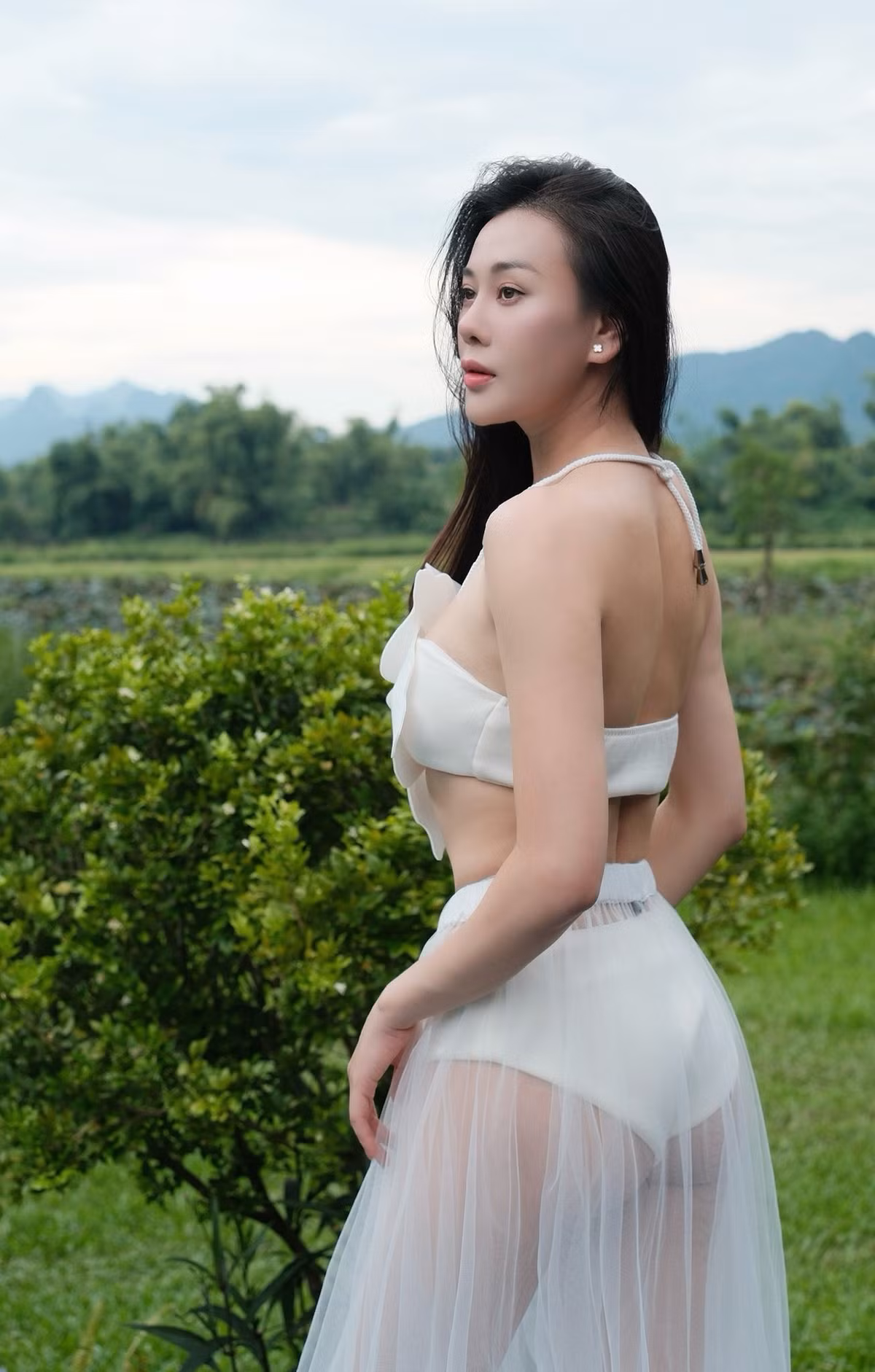 Từ khi kết hôn, Phương Oanh hiện tại mới trở lại với công việc.