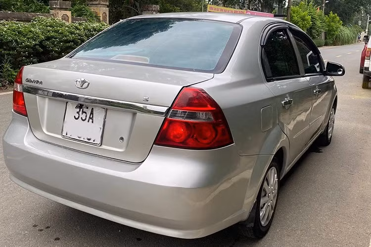 Ngoài ra, mẫu sedan cỡ B đời cũ này còn được người dùng đánh giá cao về phong cách thiết kế ngoại thất hiện đại, chi phí bảo dưỡng thấp và giá rẻ.