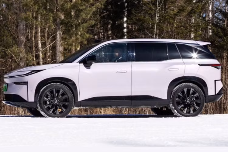 Tuy nhiên, khi xuất hiện tại Ethiopia, thị trường quốc tế đầu tiên đón nhận mẫu xe này, giá xe đã bị đẩy lên tới 6,3 triệu birr (khoảng 48.000 USD, gần 1,25 tỷ đồng). Đây là mức giá cao gấp hơn ba lần so với giá niêm yết tại Trung Quốc, khiến không ít người tiêu dùng quốc tế bất ngờ.