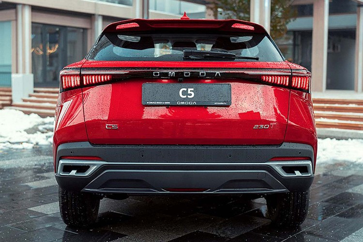 Tại thị trường Indonesia, Chery C5 mới có giá dao động từ 319,9 - 349,9 triệu Rupiah (khoảng 505 - 553 triệu đồng). Xe đi kèm chương trình khuyến mãi đặc biệt, bao gồm bảo hành động cơ 10 năm hoặc 1 triệu km; bảo hành xe 6 năm hoặc 150.000 km; bảo dưỡng và sửa chữa phụ tùng miễn phí trong 4 năm hoặc 60.000 km, tùy điều kiện nào đến trước.