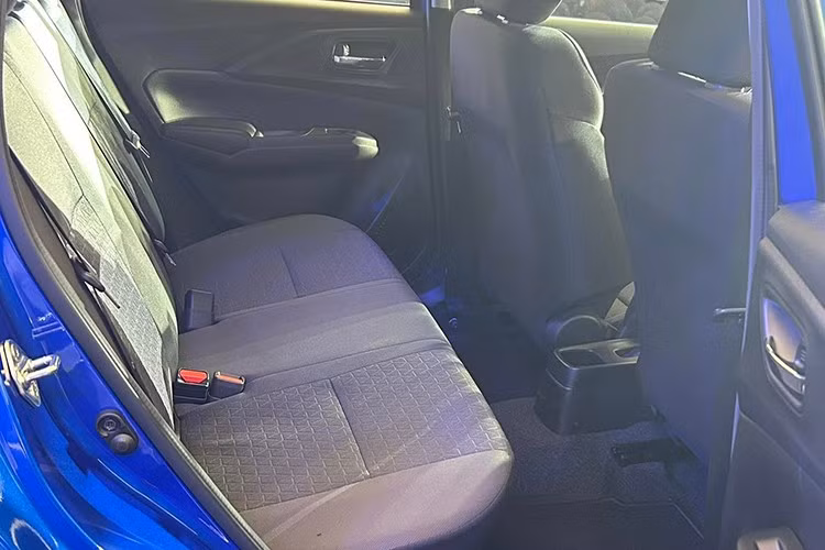 Đặc biệt, Suzuki Swift thế hệ mới ở Việt Nam đã được trang bị các tính năng an toàn chủ động ADAS mới. Đây là một trong những nâng cấp đáng chú ý nhất của mẫu xe này. Theo đó, xe sở hữu hệ thống phanh khẩn cấp tự động (DSBS II), hệ thống kiểm soát hành trình thích ứng,...