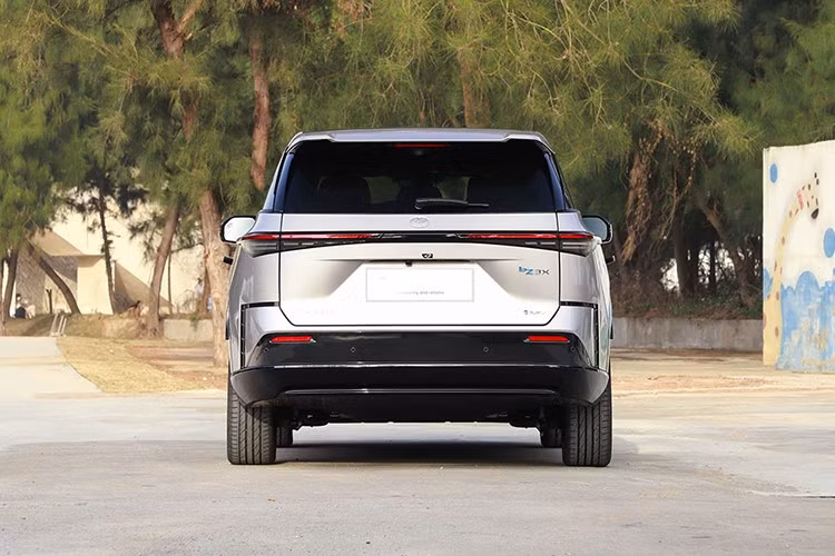 Nguyên nhân khiến bZ3X có giá cao tại Ethiopia chủ yếu đến từ các loại thuế và phí chồng chéo. Cụ thể, mẫu xe này phải chịu: 35% thuế nhập khẩu, 30% thuế tiêu thụ đặc biệt, 15% thuế VAT 10% phụ thu, 3% thuế khấu lưu.