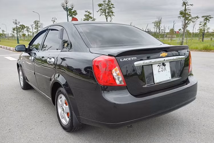 Nhìn chung, thị trường xe cũ không thiếu những mẫu xe tầm giá 100 triệu đồng, chất lượng, tiết kiệm nhiên liệu. Tuy nhiên, để tiếp cận những mẫu xe có đầy đủ tiêu chí trên, người mua cũng phải sành sỏi, cẩn thận kiểm tra kỹ tình trạng xe cũng như các vấn đề pháp lý,...