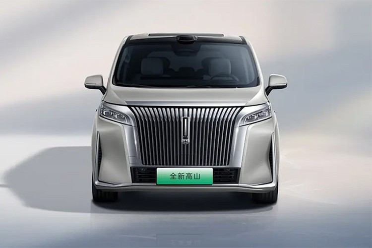 Gaoshan 7 có kích thước dài 5.050mm, rộng 1.960mm và cao 1.900mm, chiều dài cơ sở 3.085mm. Chiếc MPV này được trang bị cửa trượt điện và thiết kế mui xe dạng nổi với các cột tối màu tiệp với kính.