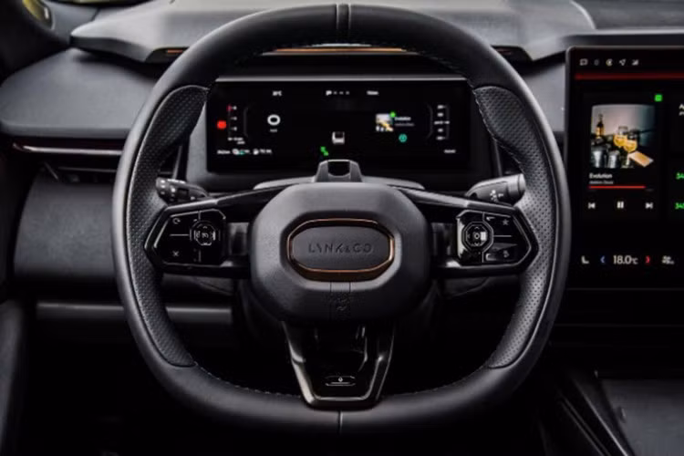 Lynk &amp; Co 08 được phát triển trên nền tảng CMA Evo, chia sẻ công nghệ với nhiều mẫu xe của Volvo và Geely, hứa hẹn mang lại khả năng vận hành ổn định và cảm giác lái đặc trưng.