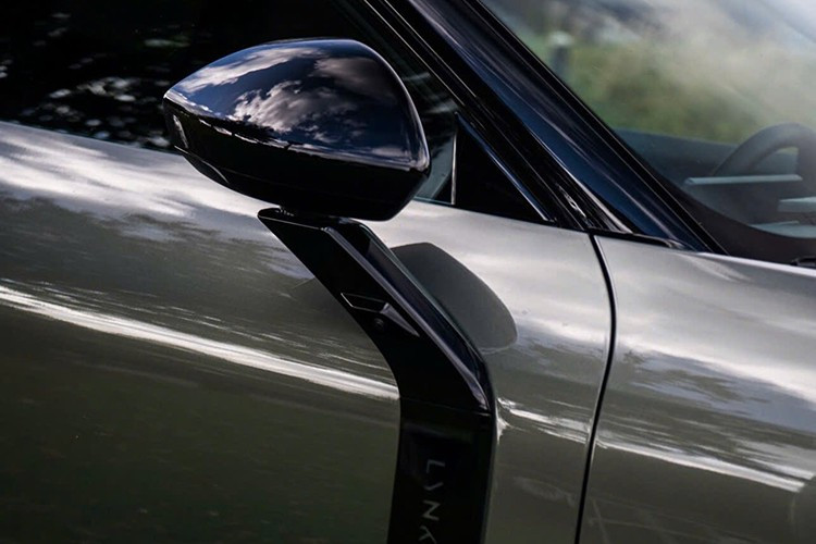 Về kích thước, Lynk &amp; Co 08 sắp mở bán tại thị trường Việt Nam sở hữu chiều dài 4.820 mm, rộng 1.915 mm, cao 1.685 mm, trục cơ sở đạt 2.848 mm.