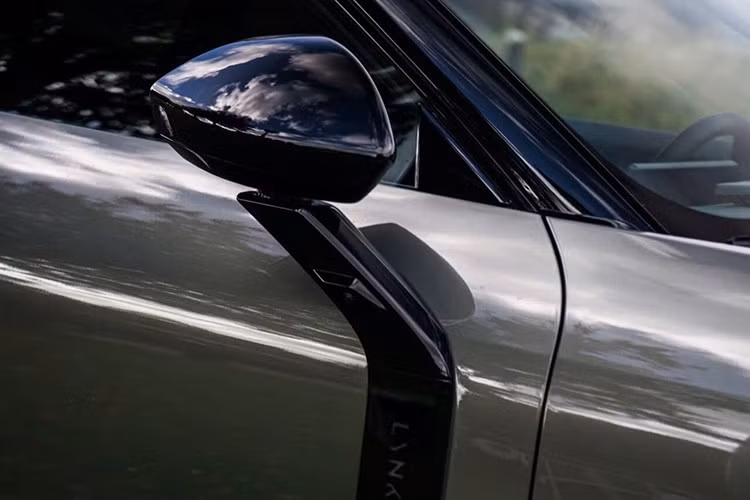 Về kích thước, Lynk &amp; Co 08 sắp mở bán tại thị trường Việt Nam sở hữu chiều dài 4.820 mm, rộng 1.915 mm, cao 1.685 mm, trục cơ sở đạt 2.848 mm.