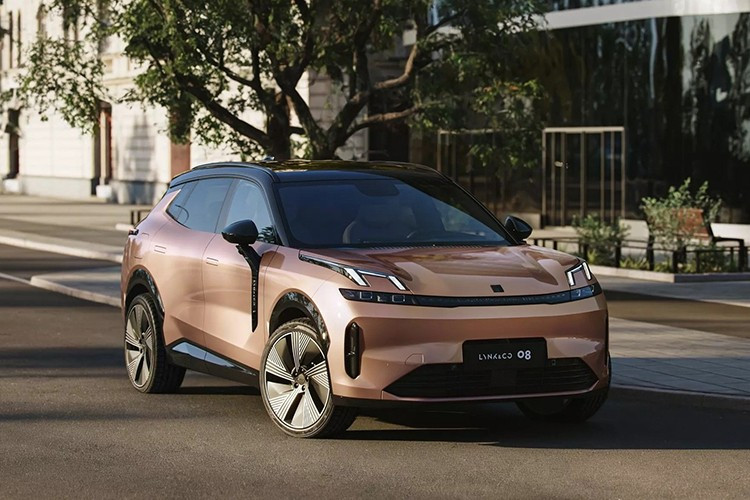 Sự xuất hiện của Lynk &amp; Co 08 EM-P đánh dấu bước đi mới của thương hiệu Trung Quốc này tại thị trường Việt Nam, mở đầu cho chiến lược mở rộng sang phân khúc xe điện hóa cao cấp trong giai đoạn 2025 - 2026.