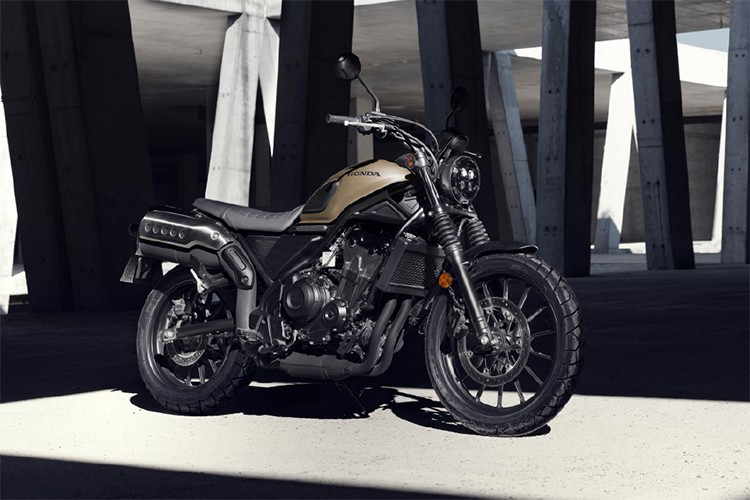 Mới đây, phiên bản 2025 mới của mẫu xe môtô Honda CL Street đã được giới thiệu tại Đài Loan, tiếp tục phát triển theo triết lý "Thể hiện cá tính của bạn" (Express Yourself), mang đậm chất hoài cổ với cảm hứng từ dòng xe CL cổ điển.