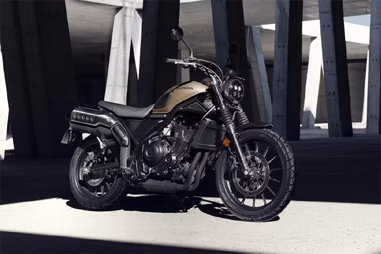 Mới đây, phiên bản 2025 mới của mẫu xe môtô Honda CL Street đã được giới thiệu tại Đài Loan, tiếp tục phát triển theo triết lý "Thể hiện cá tính của bạn" (Express Yourself), mang đậm chất hoài cổ với cảm hứng từ dòng xe CL cổ điển.