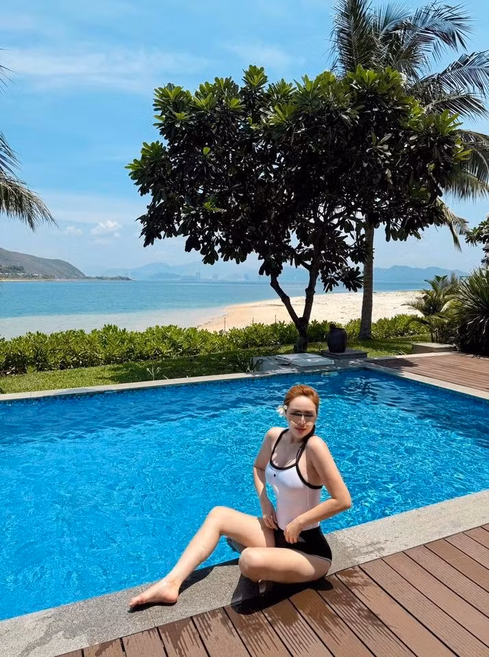 Có thể thấy, dù đã là "gái một con", Bảo Thy vẫn giữ được sắc vóc nuột nà, trẻ trung đáng ngưỡng mộ.