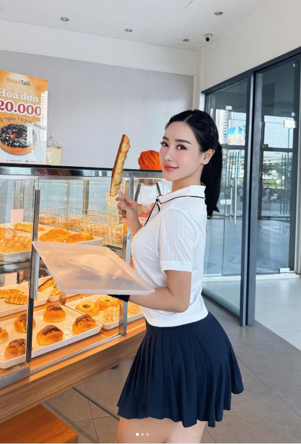 Đáng chú ý, dù bận rộn với công việc, Helen Thanh Thảo vẫn duy trì phong độ nhan sắc đáng ngưỡng mộ. Cô thường xuyên luyện tập, chăm sóc cơ thể khoa học và giữ tinh thần tích cực – bí quyết giúp vóc dáng luôn săn chắc, làn da mịn màng. Chính sự kỷ luật ấy tạo nên hình ảnh một người phụ nữ hiện đại: thành công, độc lập và biết trân trọng giá trị bản thân.