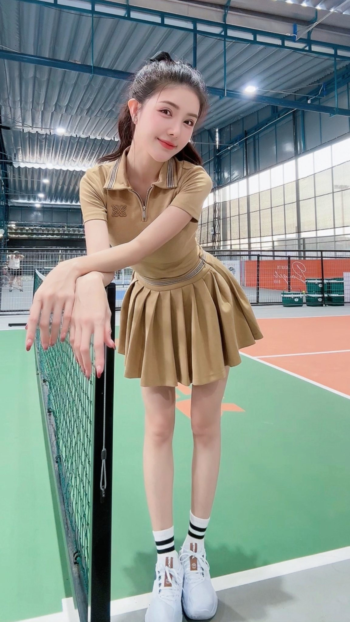 Nhan sắc "hack tuổi" của Lilly Luta nhận về "cơn mưa" lời khen từ cư dân mạng. Dù đã qua nhiều năm hoạt động nghệ thuật, nhan sắc của cô vẫn giữ được nét ngây thơ, ngọt ngào như những ngày đầu, thậm chí còn thêm phần mặn mà, trưởng thành.