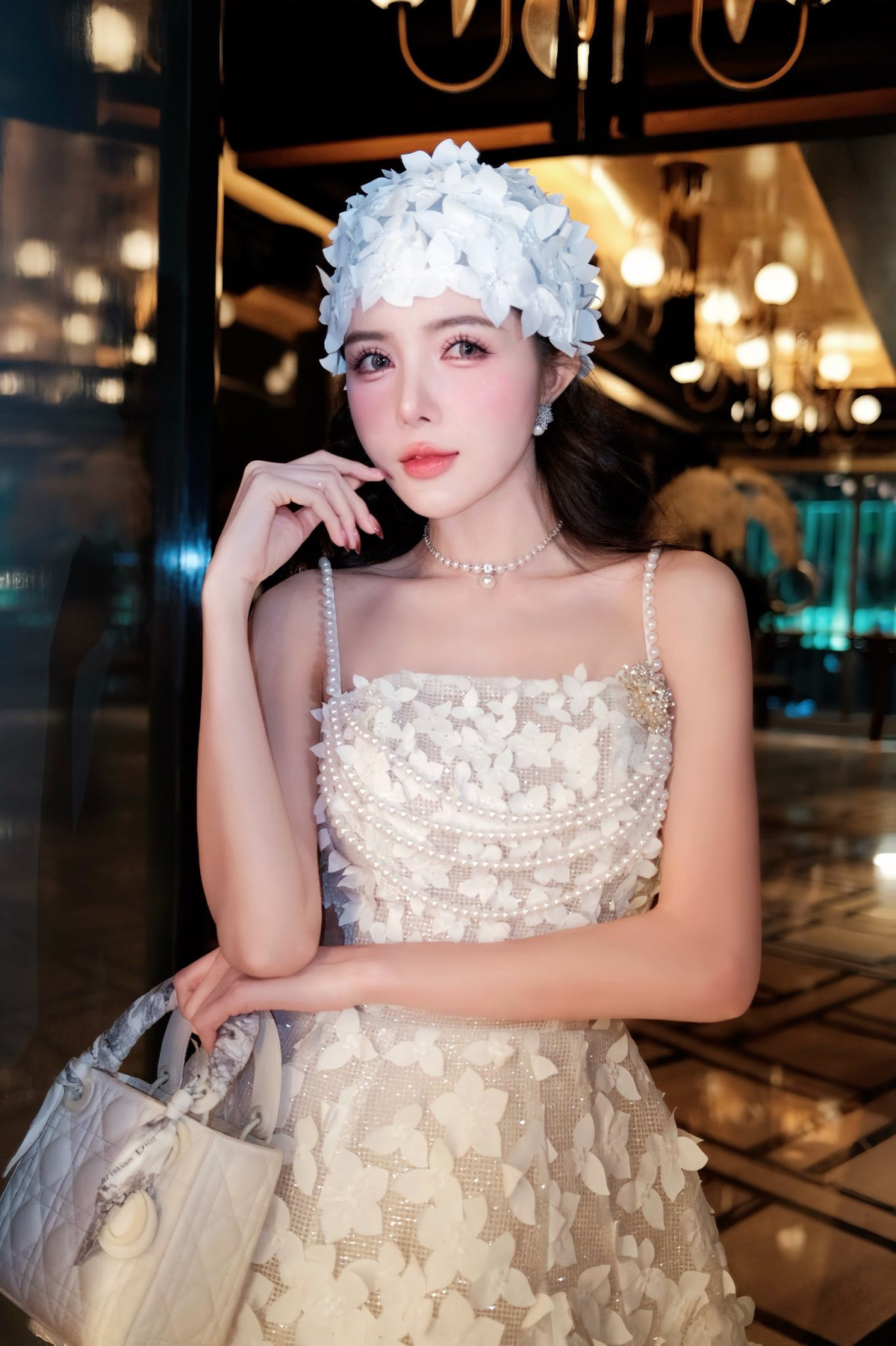 Hình ảnh Lilly Luta cầm vợt, tập trung vào cú đánh, hay cười rạng rỡ sau khi ghi điểm đã mang đến một góc nhìn mới về cô. Khán giả không chỉ thấy một "búp bê" mong manh mà còn là một cô gái tràn đầy năng lượng, yêu thích vận động và chăm sóc sức khỏe.