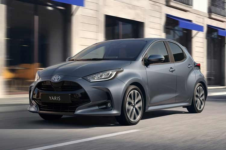 Đợt nâng cấp Toyota Yaris và Yaris Cross 2026 lần này tập trung vào trang bị tiện nghi với màn hình lớn hơn và sự trở lại của hộp số sàn trên một phiên bản đặc biệt. Tuy nhiên, hãng cũng đồng thời loại bỏ một công nghệ hỗ trợ đỗ xe tiên tiến từng được đánh giá cao.