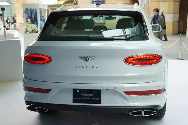 Tại Nhật Bản, tỷ lệ phụ nữ chủ sở hữu Bentley Bentayga thực tế được cho rơi vào là khoảng 40%. Việc giới hạn chỉ 10 xe khẳng định đây không chỉ là phương tiện di chuyển, mà còn là người bạn đồng hành trong những cột mốc và thử thách mới của cuộc sống. Bentley Bentayga Something Blue có giá khởi điểm lên đến 34 triệu Yên (khoảng 6,12 tỷ đồng) tại xứ sở mặt trời mọc.