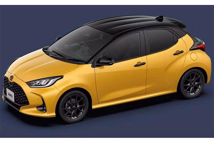 Toyota Yaris và Yaris Cross bản cập nhật sẽ mở bán tại Nhật từ ngày 2/3. Yaris hatchback có giá từ 1.697.300 đến 2.994.200 yên (khoảng 10.900–19.300 USD), trong khi Yaris Cross dao động từ 2.126.300 đến 3.349.500 yên (13.700–21.600 USD). Phiên bản Yaris Z Urbano số sàn có giá 2.307.800 yên (khoảng 14.900 USD), được xem là điểm nhấn đáng chú ý trong dải sản phẩm.