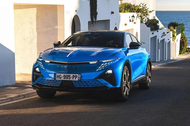 Alpine A390 là một chiếc crossover chạy điện, từng được giới thiệu dưới dạng concept tại Triển lãm Ô tô Paris 2024. Phiên bản sản xuất đã được ra mắt gần một năm trước, và dường như việc sản xuất vẫn chưa bắt đầu tại nhà máy lắp ráp Dieppe ở Pháp.