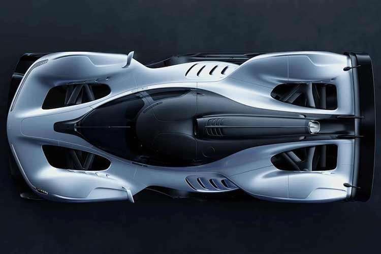 So với bản concept từng ra mắt, Red Bull RB17 bản thương mại đã được hoàn thiện để đáp ứng yêu cầu vận hành thực tế trên đường đua, với sự xuất hiện của các trang bị cơ bản như cần gạt mưa, gương chiếu hậu, đèn chiếu sáng trước và sau.