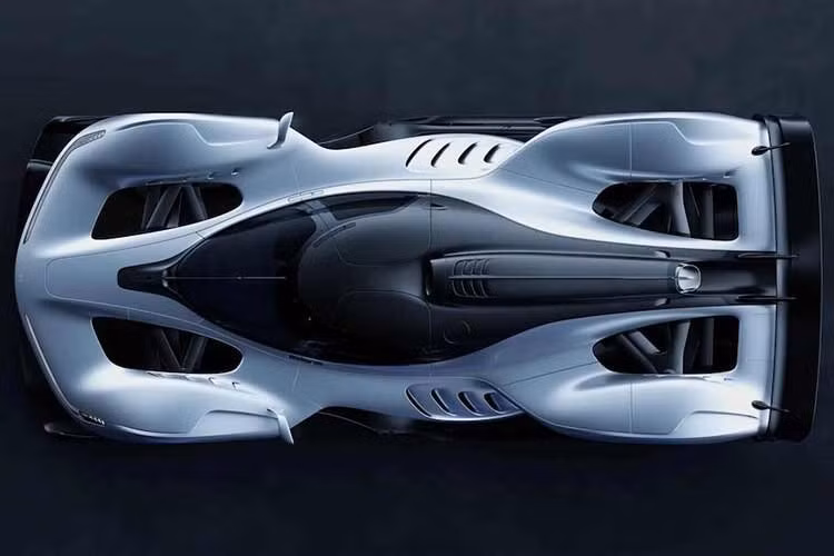 So với bản concept từng ra mắt, Red Bull RB17 bản thương mại đã được hoàn thiện để đáp ứng yêu cầu vận hành thực tế trên đường đua, với sự xuất hiện của các trang bị cơ bản như cần gạt mưa, gương chiếu hậu, đèn chiếu sáng trước và sau.