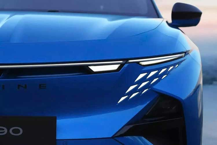 Chọn phiên bản sau sẽ mang đến cho bạn bộ mâm 21 inch với lốp Michelin Pilot Sport 4S, kẹp phanh Rouge Racing, hệ thống âm thanh được nâng cấp, trần xe bọc Alcantara màu đen, và cùng loại ghế và nội thất bọc da Nappa hai tông màu như trên phiên bản Premiere Edition, cùng một số trang bị khác.