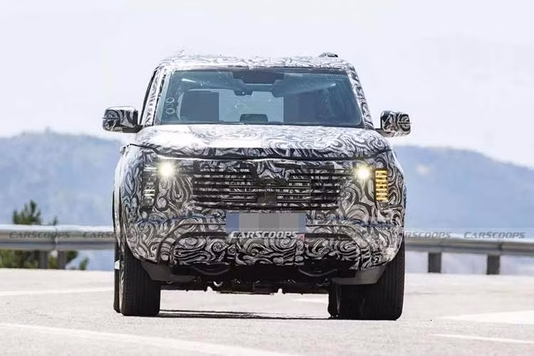 Về sức mạnh, Pajero mới được dự đoán sẽ sử dụng động cơ diesel 2.4L 4N16 tăng áp – giống Triton – với hai tùy chọn công suất: 184 PS (tăng áp đơn) và 204 PS (tăng áp kép).