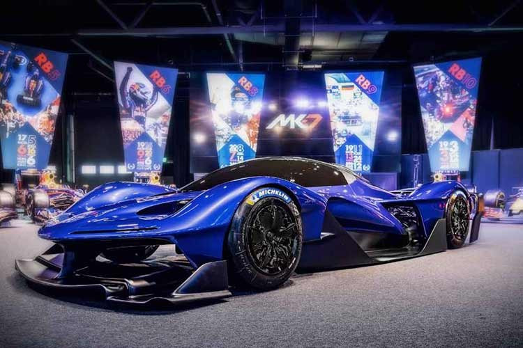 Hiện tại, siêu xe đang chuẩn bị bước vào giai đoạn thử nghiệm thực tế cuối cùng trước khi bàn giao. Red Bull cho biết, sẽ chỉ có đúng 50 chiếc RB17 được xuất xưởng từ nhà máy tại Milton Keynes (Anh Quốc). Dù mức giá chính thức vẫn là một ẩn số, nhiều nguồn tin nội bộ xác nhận toàn bộ 50 suất sở hữu đều đã tìm thấy chủ nhân.