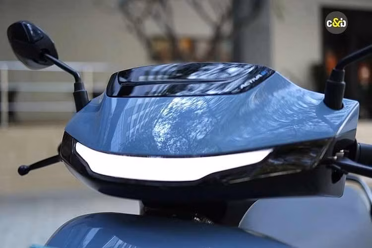 Yếu tố thứ hai nằm ở giá bán. Tại Ấn Độ, Activa e: có giá quy đổi khoảng hơn 35 triệu đồng – con số đủ “mềm” để tiếp cận số đông nếu được điều chỉnh phù hợp khi về Việt Nam. Nếu Honda giữ được mức giá nằm giữa ICON e: và CUV e:, Activa e: hoàn toàn có thể trở thành mẫu xe điện chủ lực mới, thay vì chỉ đóng vai trò bổ sung danh mục.