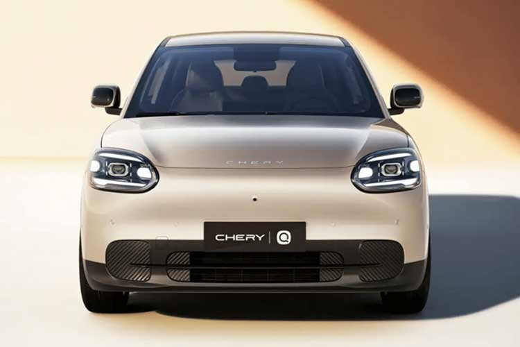 Khác với nhiều mẫu hatchback điện giá rẻ dẫn động cầu trước, QQ3 EV sử dụng mô-tơ điện đặt ở trục sau. Phiên bản tiêu chuẩn có công suất 58kW (78 mã lực) và bản cao cấp: 90kW (121 mã lực).