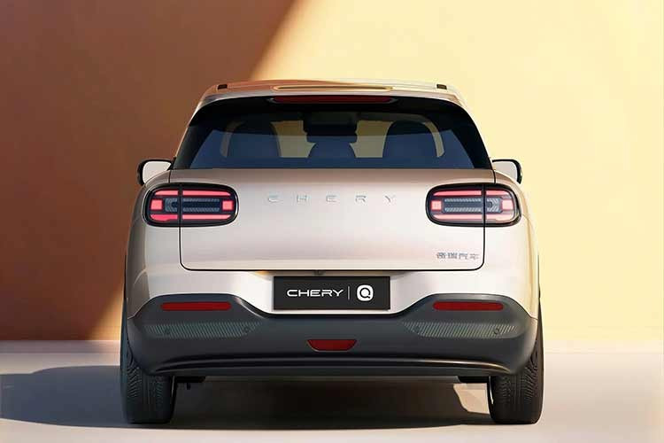 Xe cung cấp hai tùy chọn pin LFP dung lượng 29,5kWh và 41,3kWh, cho phạm vi hoạt động theo chuẩn CLTC từ 310 – 420km. Với thông số này, QQ3 EV đủ sức đáp ứng nhu cầu di chuyển đô thị và cả những hành trình liên tỉnh ngắn.