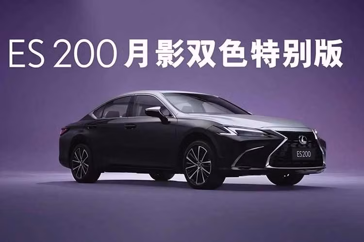 Ở đỉnh dòng xe Lexus ES tại Trung Quốc là ES 300h Executive Edition có giá 488.900 nhân dân tệ (1,71 tỷ đồng). Phiên bản này dùng động cơ hybrid tiết kiệm xăng hơn. Thế hệ thứ 7 của Lexus ES ra mắt năm 2018 và trải qua đợt nâng cấp giữa vòng đời đầu tiên vào năm 2021. Đến năm 2024, mẫu xe này tiếp tục nhận thêm một bản nâng cấp giữa vòng đời nữa tại thị trường này.