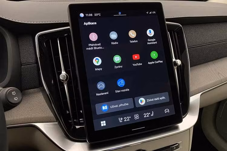 Đặc biệt, "trái tim" của hệ thống giải trí của Volvo XC90 Ultra B5 là dòng chip Snapdragon Cockpit thế hệ mới nhất từ Qualcomm, giúp tốc độ xử lý các tác vụ nhanh gấp 2 lần và hiệu suất đồ họa mượt mà gấp 10 lần so với phiên bản cũ.