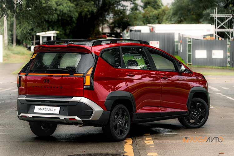 Xe sở hữu động cơ xăng Smartstream 4 xi-lanh thẳng hàng, hút khí tự nhiên, dung tích 1.5L, cho công suất tối đa 113 mã lực tua máy tại 6.300 vòng/phút và mô-men xoắn cực đại 143,8 Nm tại tua máy 4.500 vòng/phút. Động cơ kết hợp với hộp số sàn 6 cấp hoặc hộp số tự động biến thiên vô cấp IVT.