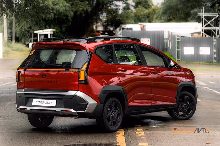 Xe sở hữu động cơ xăng Smartstream 4 xi-lanh thẳng hàng, hút khí tự nhiên, dung tích 1.5L, cho công suất tối đa 113 mã lực tua máy tại 6.300 vòng/phút và mô-men xoắn cực đại 143,8 Nm tại tua máy 4.500 vòng/phút. Động cơ kết hợp với hộp số sàn 6 cấp hoặc hộp số tự động biến thiên vô cấp IVT.