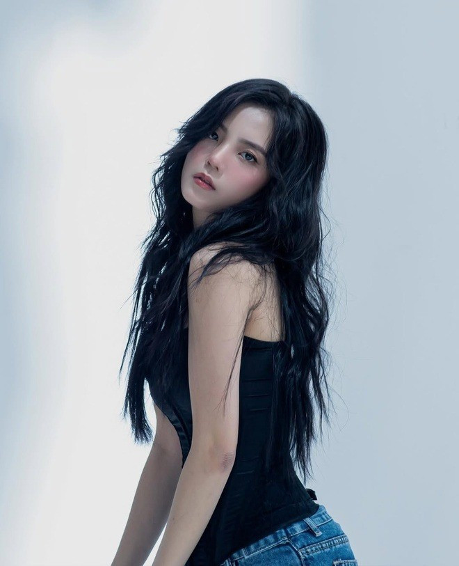 Năm 2017, cựu hot girl Sài thành sinh con thứ hai nhưng cuộc hôn nhân với Phạm Hồng Hải không thể cứu vãn. Một năm sau, hai người chính thức ly hôn.