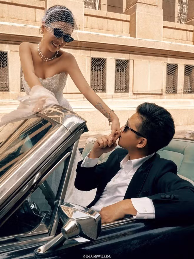 Lâm Á Hân và Christopher Huỳnh gặp nhau năm 2021. Đến tháng 10/2023, cô chia sẻ đã sinh con trai - kết quả tình yêu của cả hai.