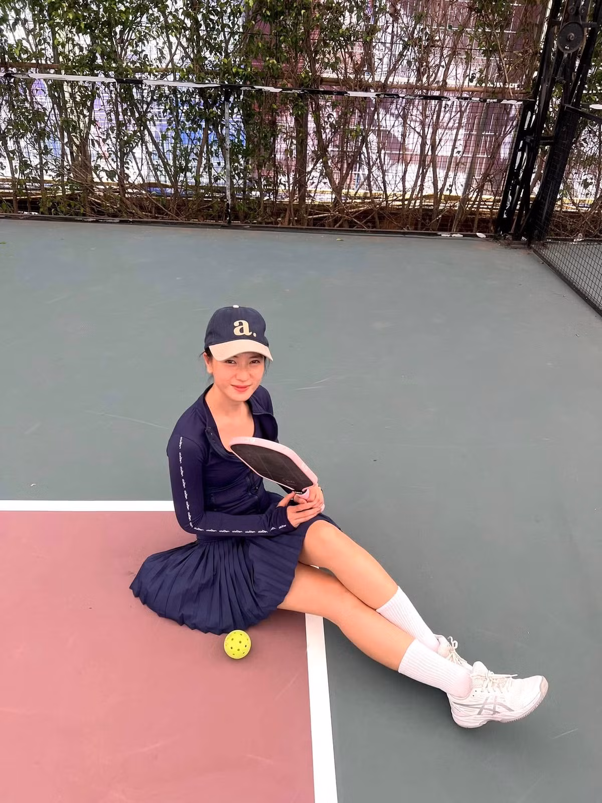 Trên mạng xã hội, Trâm Anh thường xuyên chia sẻ những khoảnh khắc đời thường bên chồng và các con, gây ấn tượng bởi nhan sắc "không tuổi" và cách nuôi dạy con vừa gần gũi, vừa hiện đại.