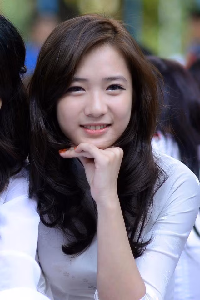 Trâm Anh (SN 1995) từng được nhiều người biết đến qua những khoảnh khắc mặc áo dài trắng trong buổi lễ khai giảng.