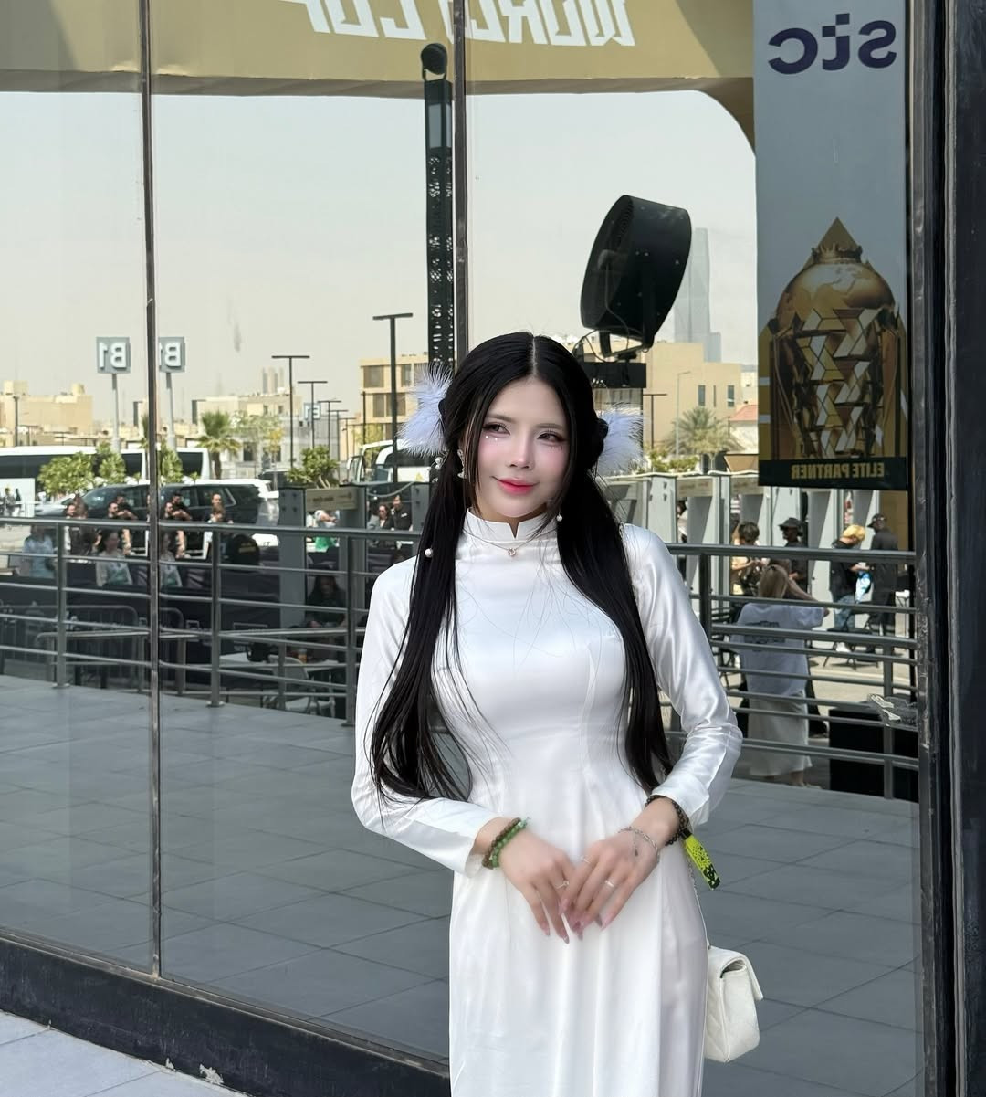 Nữ MC xinh đẹp chia sẻ những khoảnh khắc này trên các nền tảng mạng xã hội của mình, ngay lập tức nhận được hàng ngàn lượt thích và bình luận.