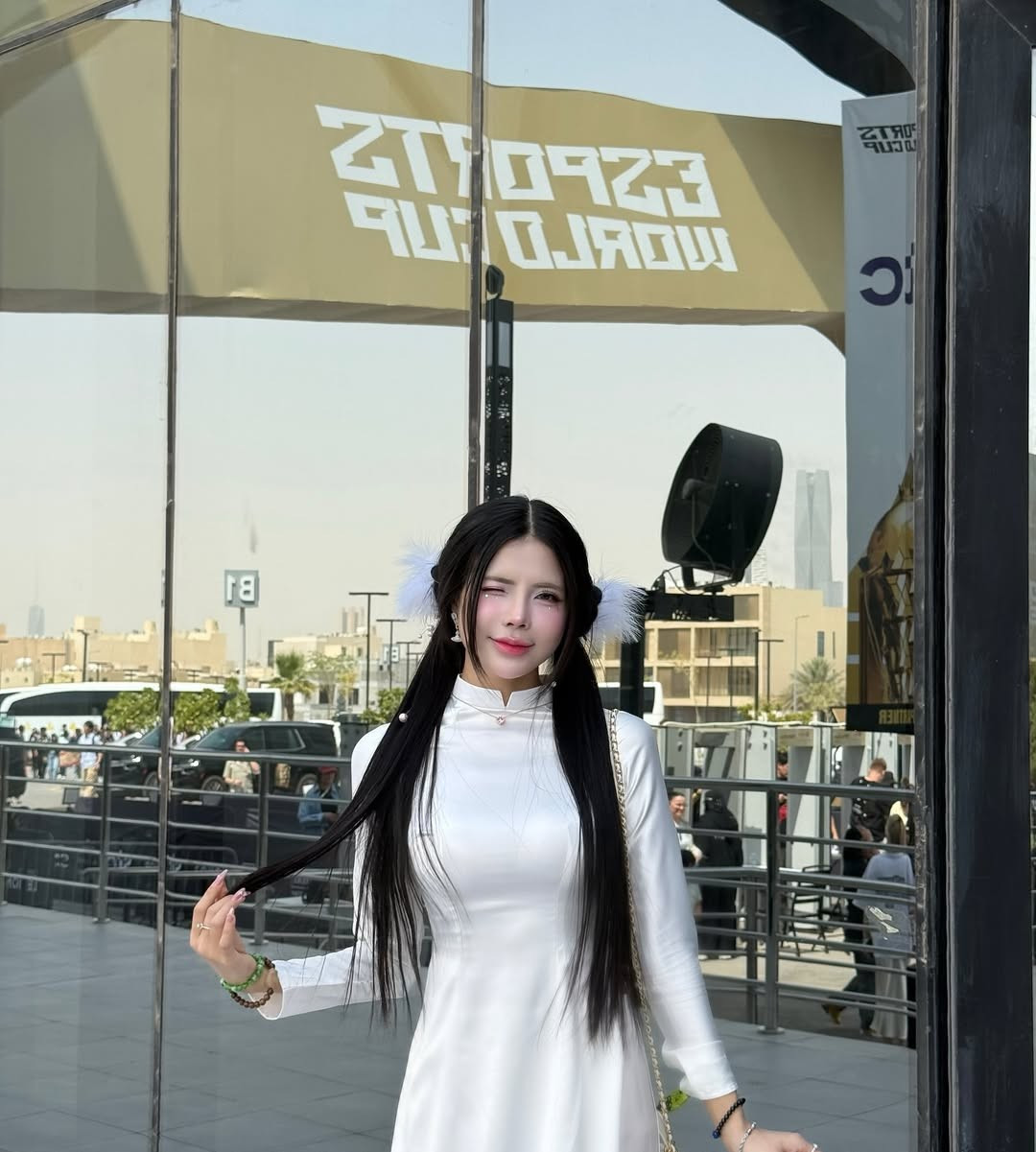 View - Nữ MC Mai Dora đưa áo dài Việt Nam tới Esports World Cup làm fan trầm trồ | Báo Tri thức và Cuộc sống - TIN TỨC PHỔ BIẾN KIẾN THỨC 24H