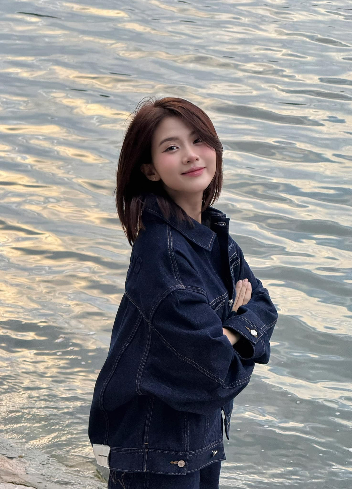 Từ nhan sắc trong trẻo đến diễn xuất ngày càng chín muồi, Quỳnh Trang đang từng bước khẳng định vị trí của mình trên bản đồ phim truyền hình Việt, hứa hẹn là gương mặt sáng của thế hệ diễn viên trẻ trong những năm tới.