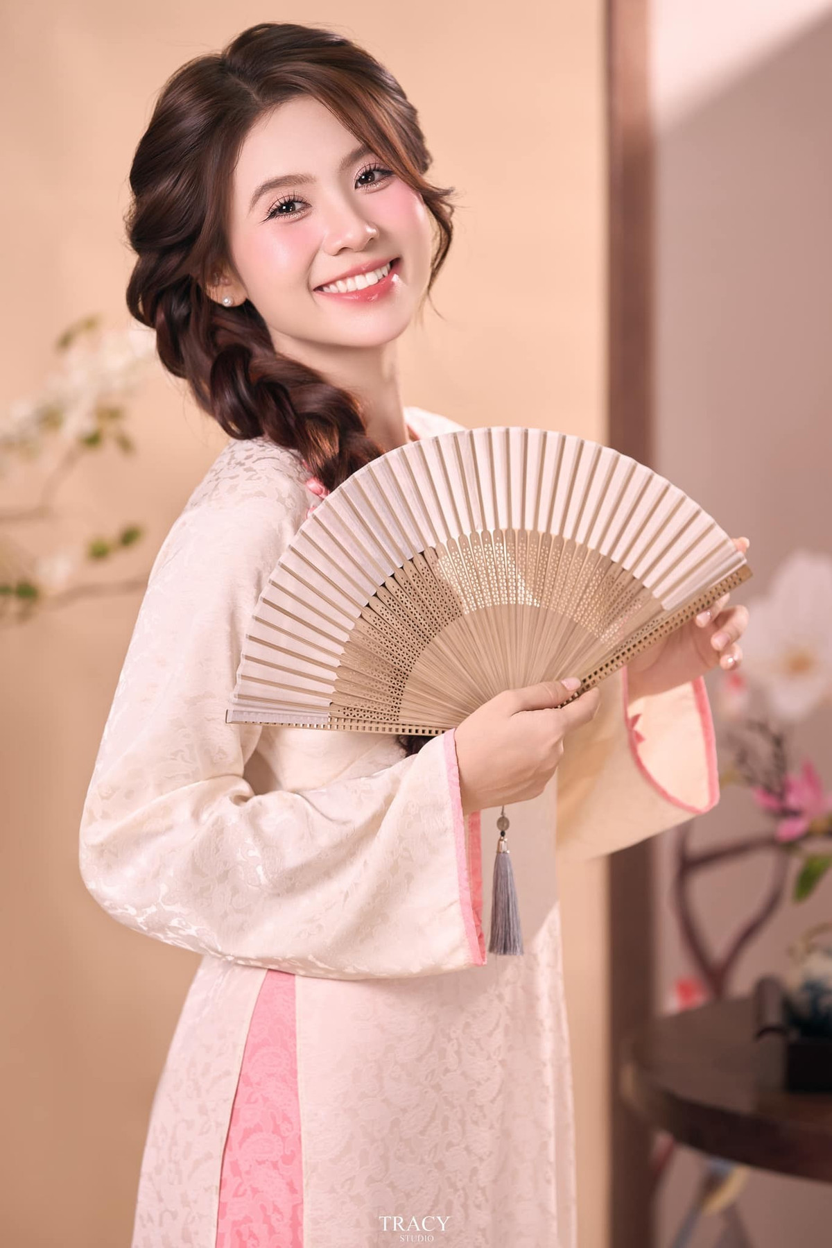 Diễn viên Nguyễn Quỳnh Trang (sinh năm 2001, nghệ danh Chang Mây) là gương mặt trẻ nổi bật trên phim truyền hình Việt thời gian gần đây.