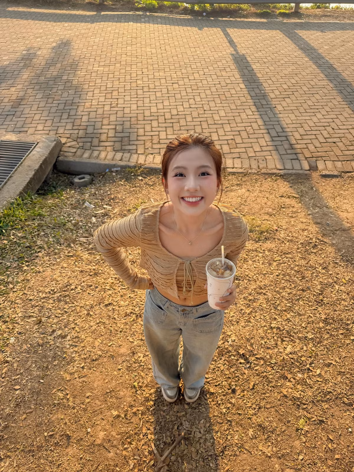 Nữ diễn viên Gen Z này gây ấn tượng với ngoại hình trong trẻo, diễn xuất tự nhiên, và sự trưởng thành qua từng vai diễn.