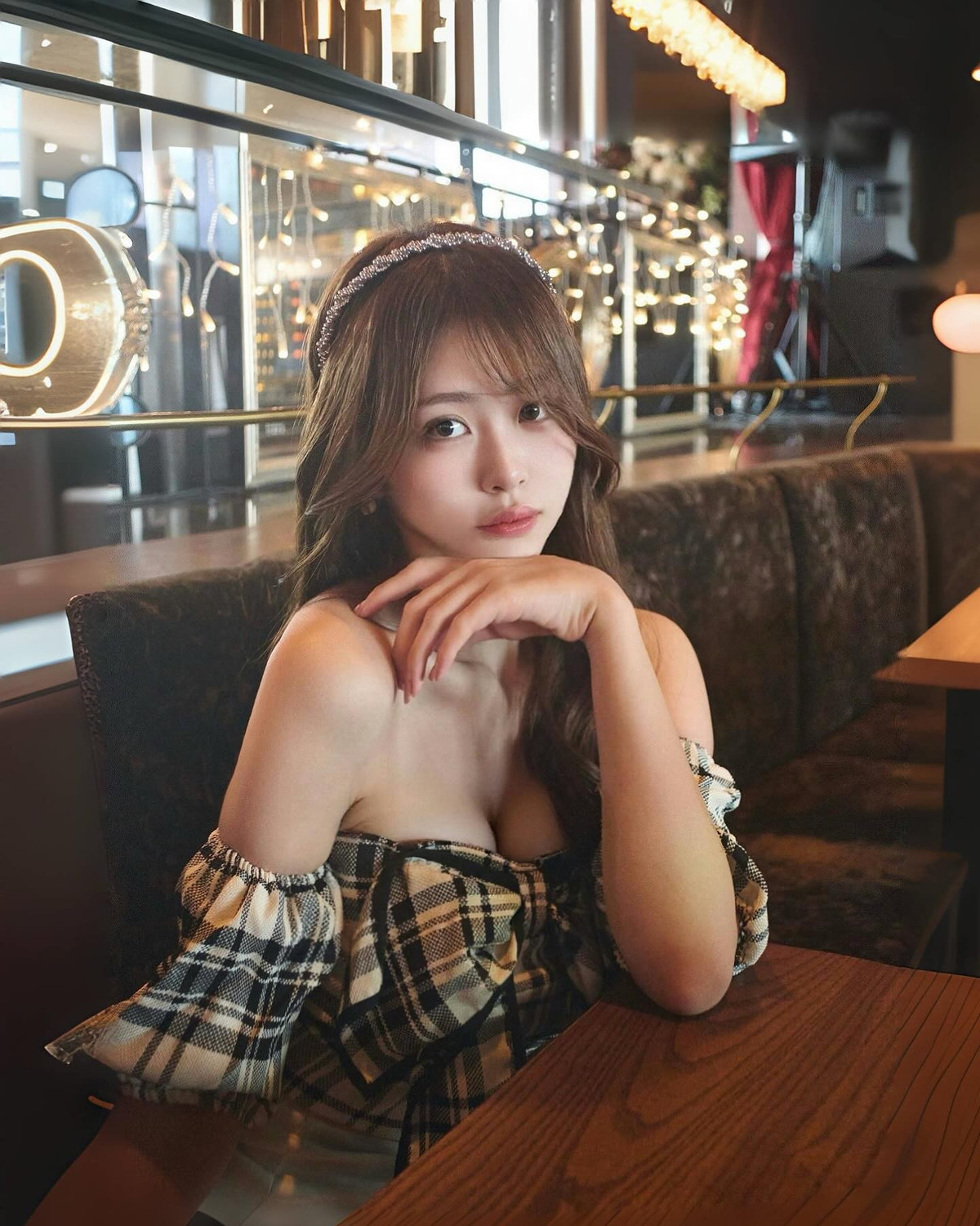 Quyết định này của nữ rapper nhanh chóng tạo ra làn sóng tranh luận trái chiều, song bản thân RINOA khẳng định đây không phải hành động bốc đồng, mà là kết quả của quá trình suy nghĩ nghiêm túc về con đường sống và thể hiện bản thân.