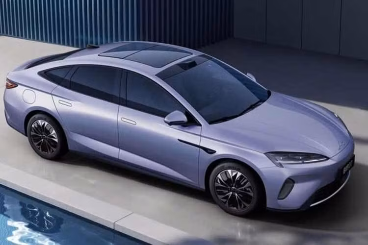 Hiện BYD đặt mục tiêu đạt công suất sản xuất hàng năm 4,5 triệu xe trên toàn bộ mạng lưới nhà máy toàn cầu. BYD Seal 07 EV dự kiến sẽ bắt đầu được giao từ nhà máy ở thành phố Thường Châu, tỉnh Giang Tô, Trung Quốc, vào cuối tháng 3/2026.