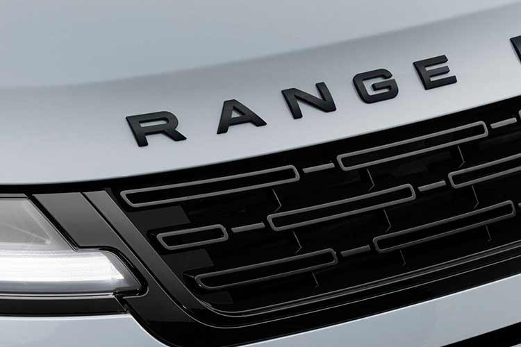 Khách hàng có thể chọn 1 trong 8 thiết kế mâm hợp kim, kích thước lên đến 21 inch cùng năm kiểu hoàn thiện, trong đó tùy chọn phay kim cương được cung cấp trên phiên bản Range Rover Evoque Autobiography.